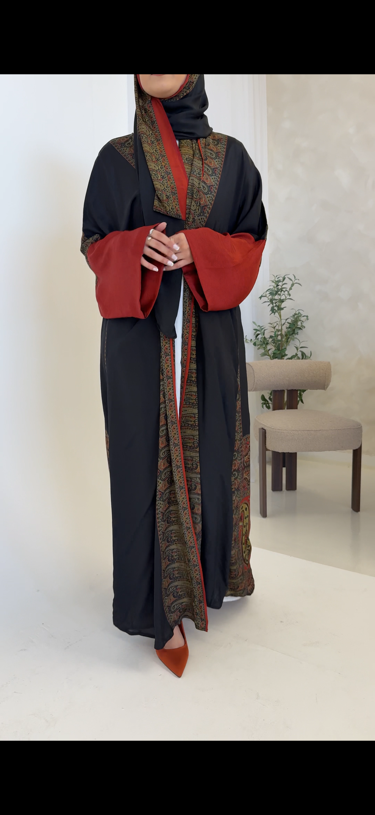Noir Rouge Mosaic Abaya+ matching hijab