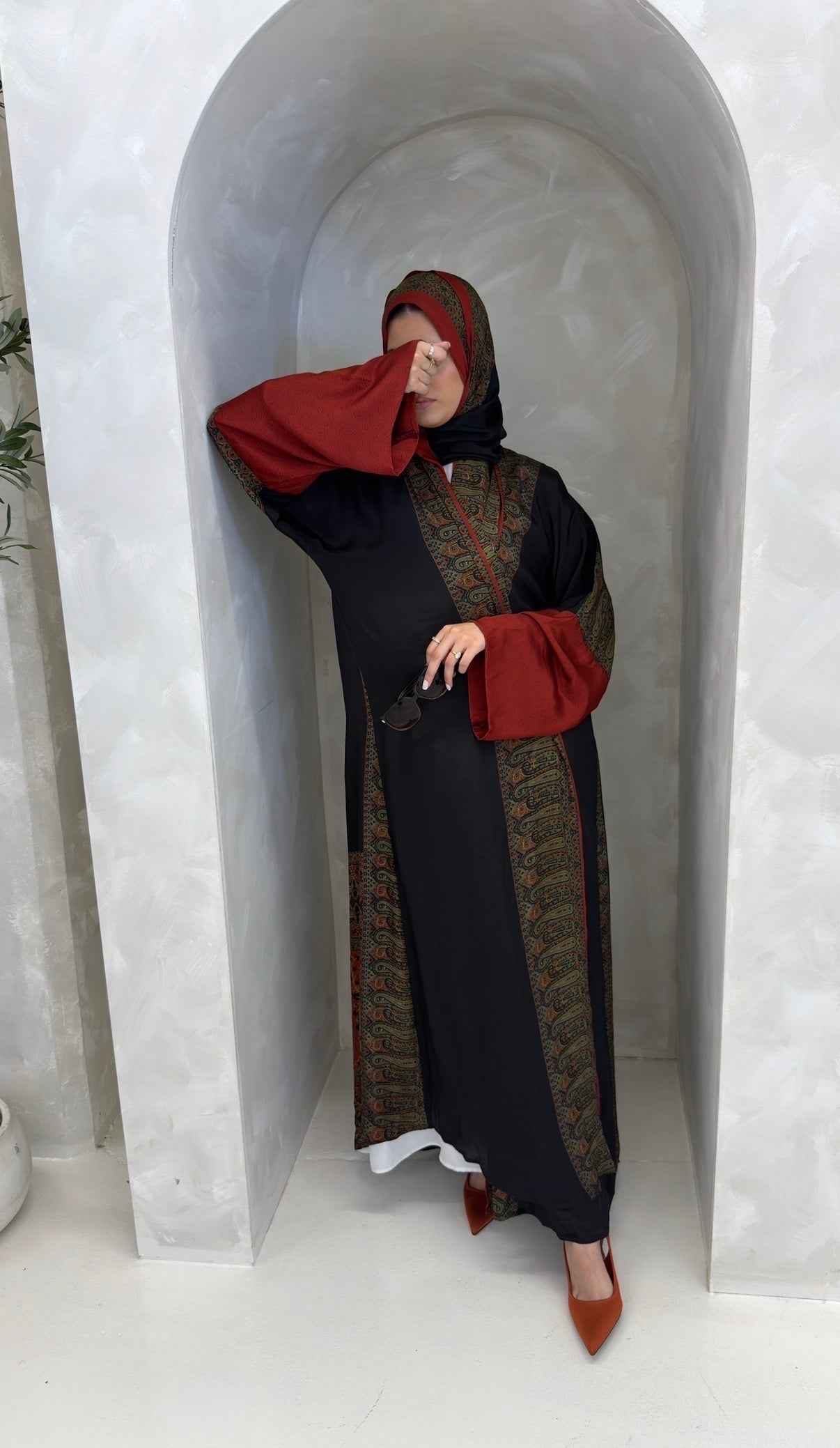 Noir Rouge Mosaic Abaya+ matching hijab