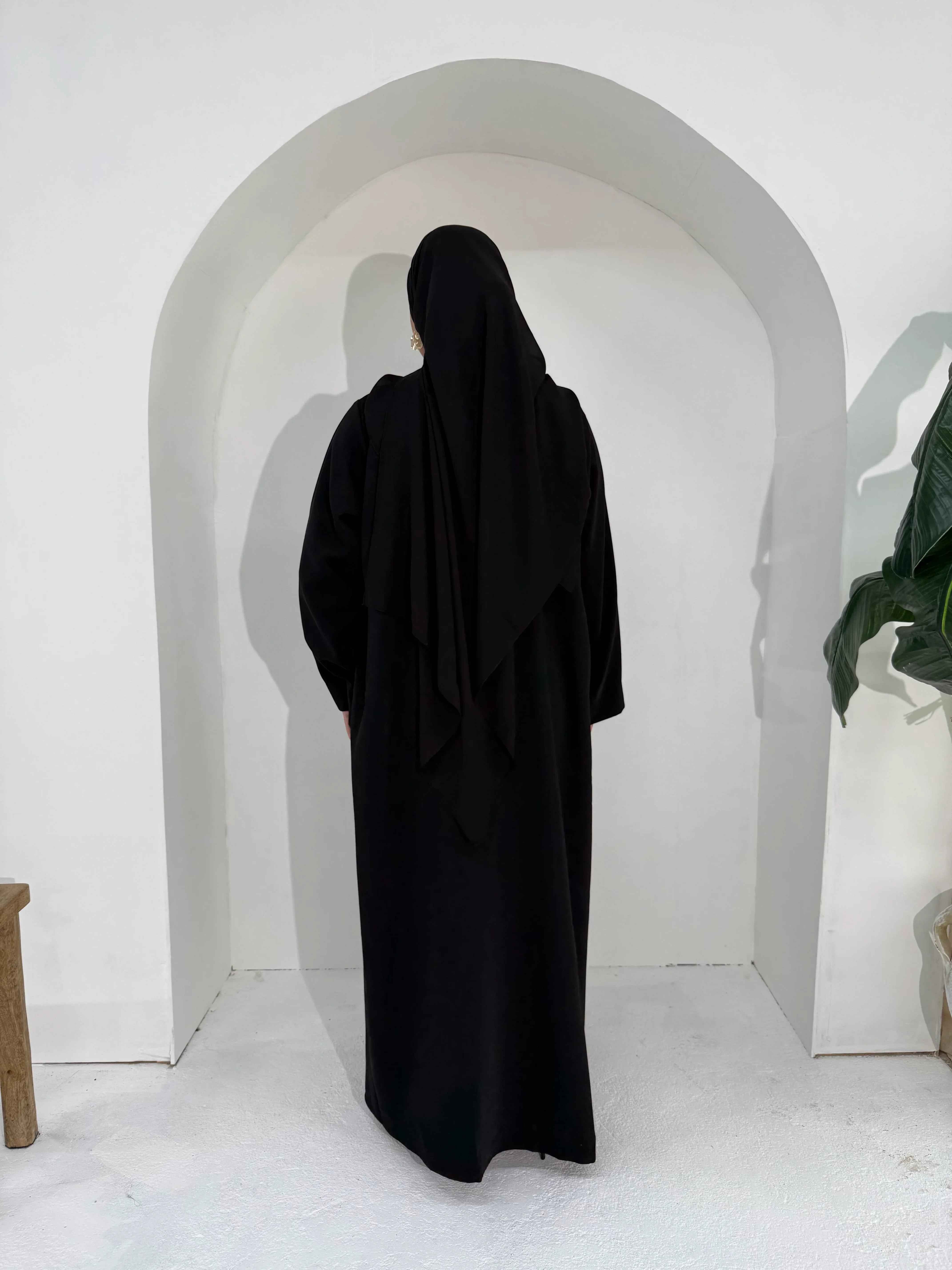 Noir Mirage Abaya Ensemble – Luxe Flow with Matching Hijab