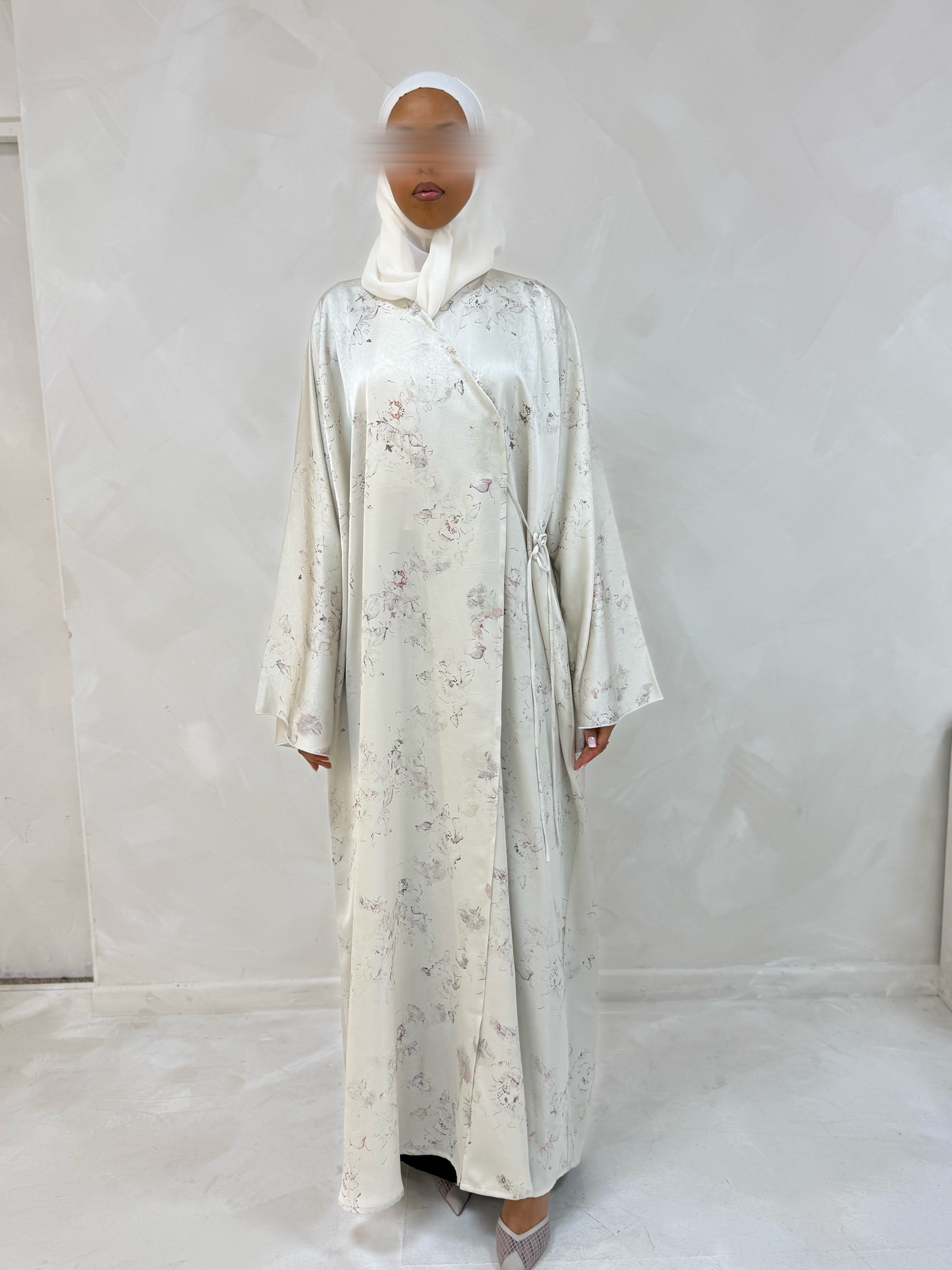 Vanilla Bloom – Luxury Floral Wrap Abaya with Matching Hijab