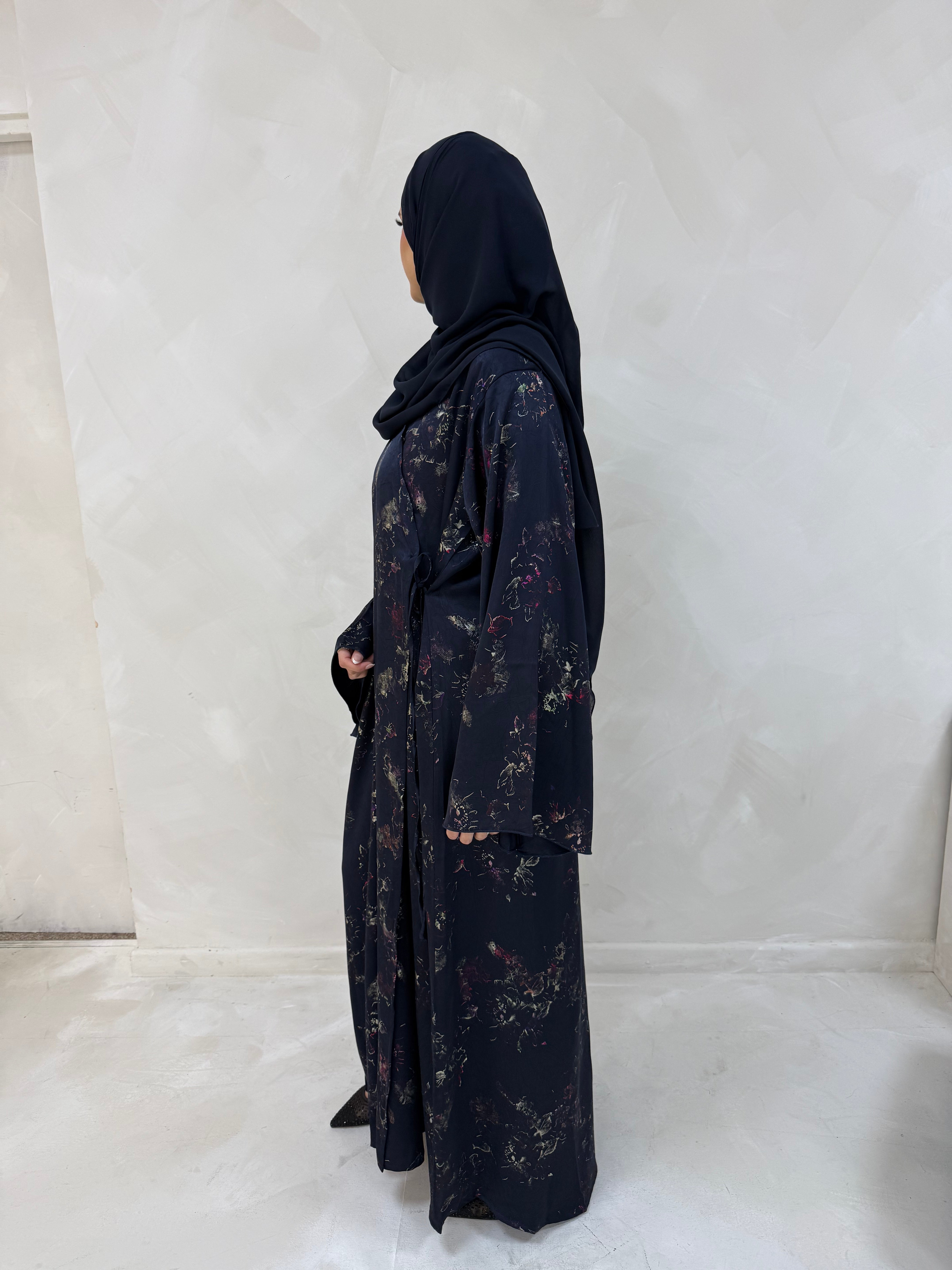 Midnight Bloom – Luxury Floral Wrap Abaya with Matching Hijab